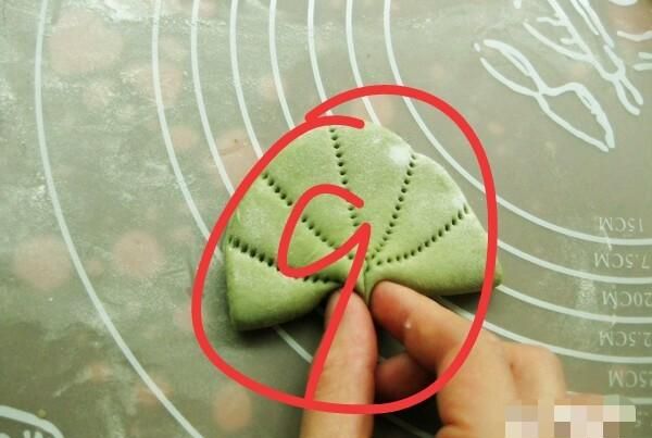 宴席上的荷叶饼怎么做,宴席荷叶饼的做法图7