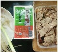 如何做出好吃的鸭血粉丝汤,怎么快速做鸭血粉丝汤图3