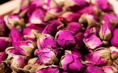 枸杞红枣玫瑰花能不能缓解痛经(枸杞红枣玫瑰花泡在一起的功效)