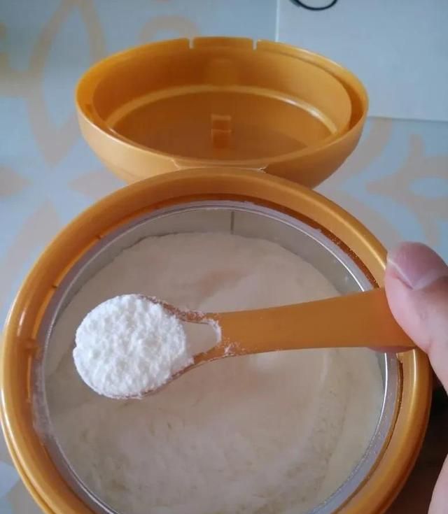 奶粉喂养的量与方法，快来看看你家宝宝喝对了吗？