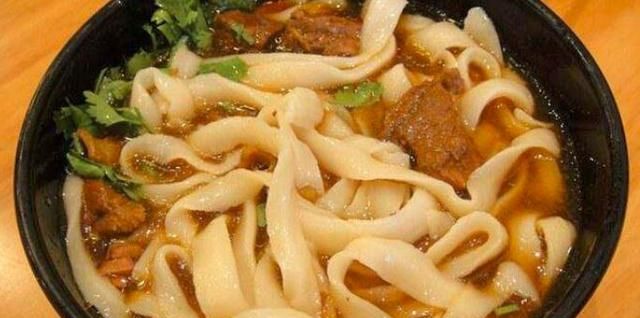 刀削面怎么做？从和面到烹饪，几道工序有技巧