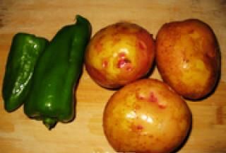 醋溜土豆丝属于鲁菜，是一道山东省的家常菜品
