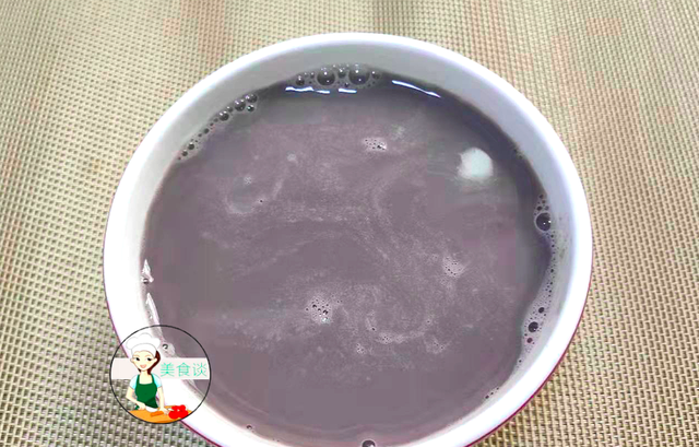 早餐来上一碗三黑豆浆，成本几块钱，常喝养发气色好，做法还简单