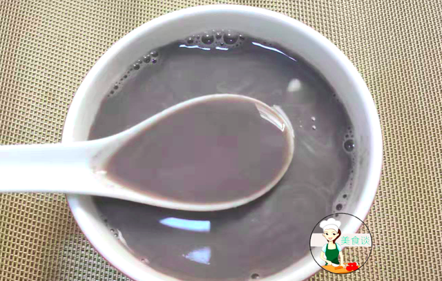 早餐来上一碗三黑豆浆，成本几块钱，常喝养发气色好，做法还简单