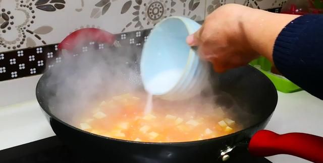 面粉、生粉、淀粉啥区别，上浆、勾芡、挂糊怎么用？用错毁一锅菜
