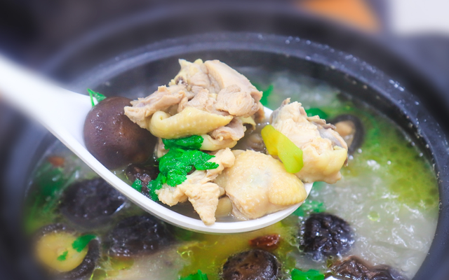 用鸡炖清汤最有难度！想喝鲜香浓郁的鸡汤，必须牢记这2点