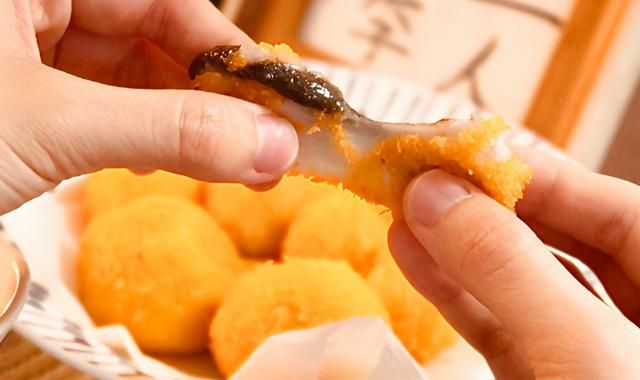 炸汤圆时，冻汤圆不能直接炸，多做3步，不开裂不露馅，外酥里糯
