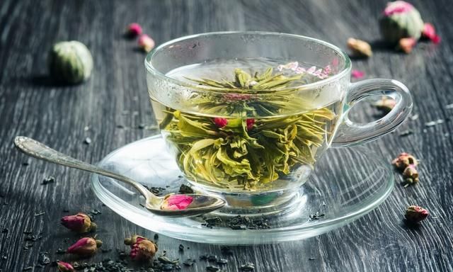 恭喜爱喝茶的人：绿茶研究有新进展，能延年益寿，但是别贪杯