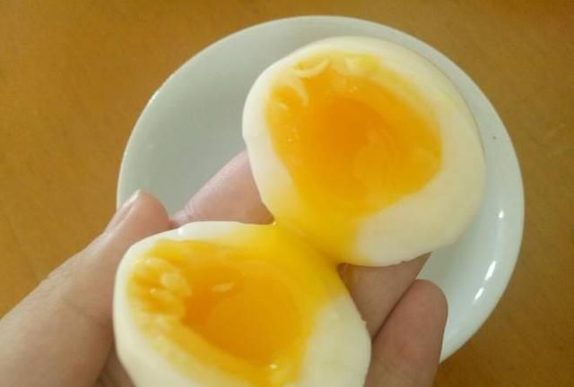 吃童子尿煮鸡蛋，大补能治病？营养师：鸡蛋吃法众多，不要吃错了