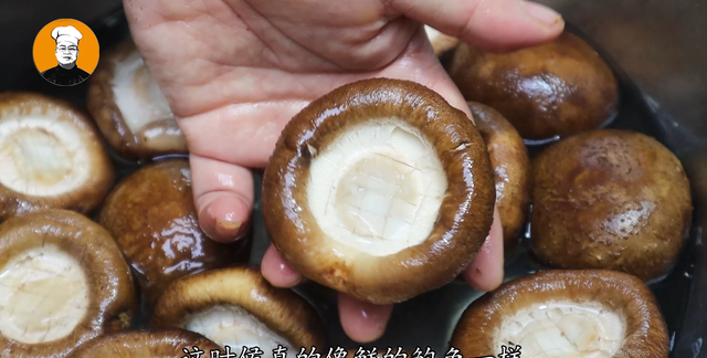 在家也能做出饭店招牌菜“素鲍鱼”，滑嫩多汁，鲜美入味，解馋