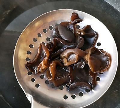 #一学就会快手菜#爆炒鱿鱼卷，口味鲜香滑嫩Q弹的快手家常菜