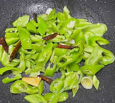 这道青椒炒鸡胗鸡心太销魂，同事吃过都找我要菜谱