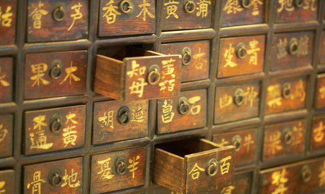 子宫肌瘤的发生与发展有一个长期过程，科学服用中药是治疗的关键