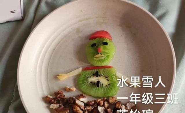 奇思妙“拼”“果”然精彩——育红小学开展一、二年级亲子创意水果拼盘活动