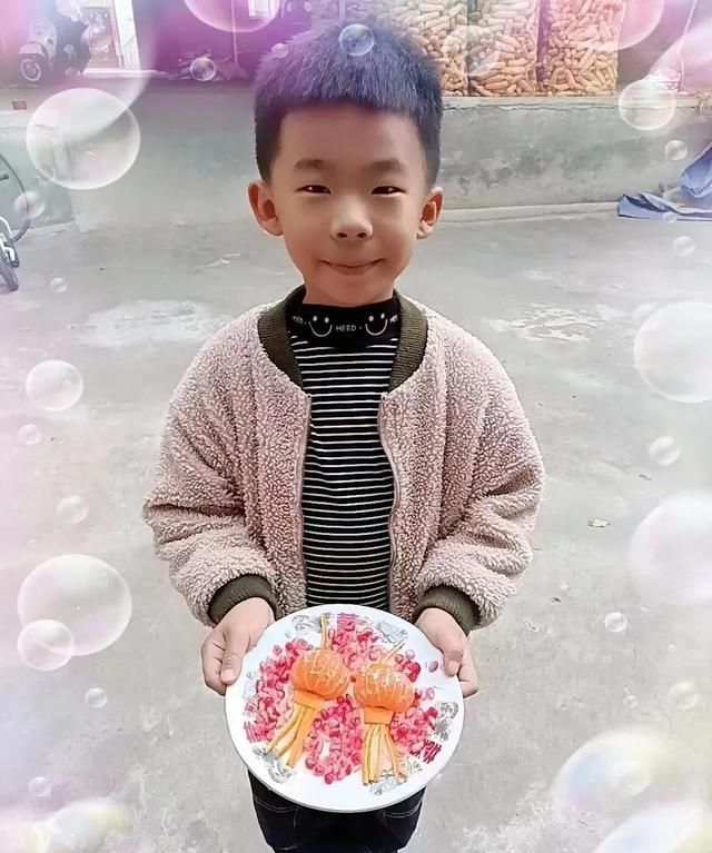 奇思妙“拼”“果”然精彩——育红小学开展一、二年级亲子创意水果拼盘活动