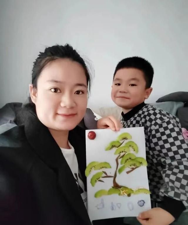 奇思妙“拼”“果”然精彩——育红小学开展一、二年级亲子创意水果拼盘活动