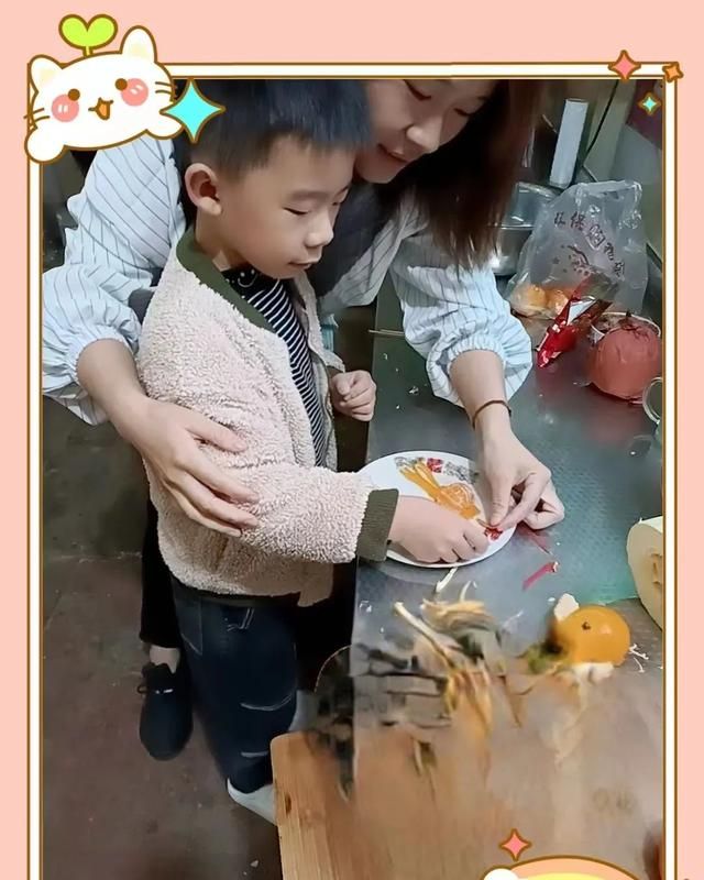 奇思妙“拼”“果”然精彩——育红小学开展一、二年级亲子创意水果拼盘活动