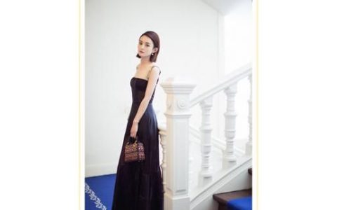 如何优雅的穿抹胸裙和吊带裙