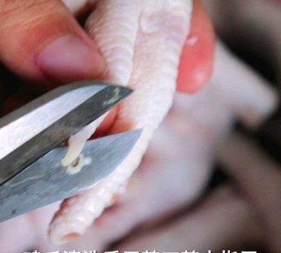 旺强做了麻辣鸡爪，又麻又辣根本停不下来