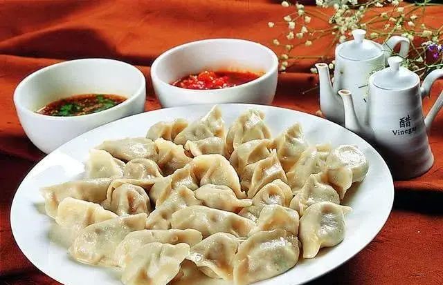 包羊肉馅饺子时，一般搭配什么菜？做对了香味扑鼻，好吃没膻味