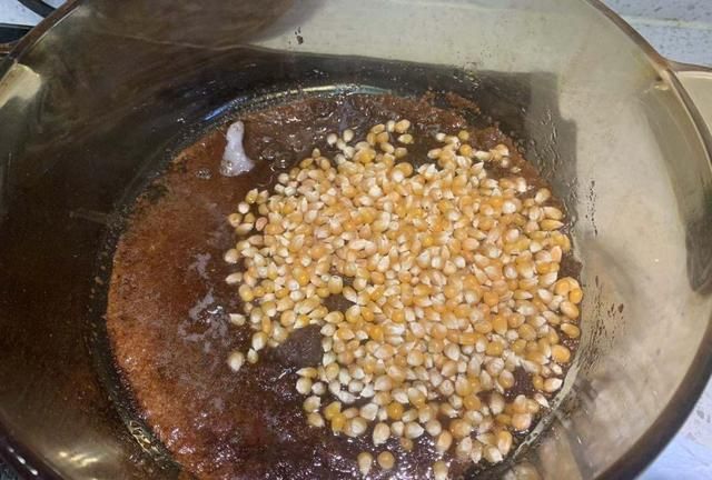 家庭版自制爆米花，两块钱玉米豆做一锅，孩子超爱吃