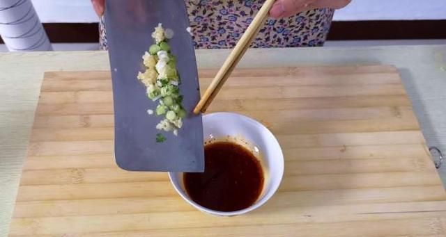 豆芽菜百吃不腻的做法，不炒韭菜，不做配菜，爱吃豆芽一定要收藏