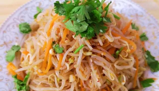 豆芽菜百吃不腻的做法，不炒韭菜，不做配菜，爱吃豆芽一定要收藏