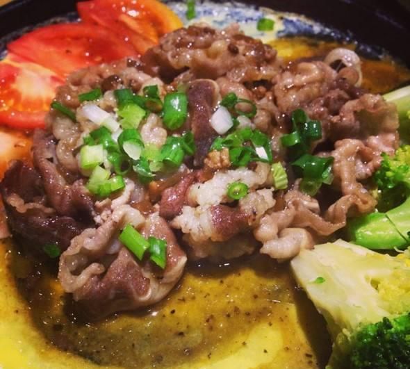 不用去韩国就能吃上正宗的韩式铁板肥牛，味道超赞！下饭菜