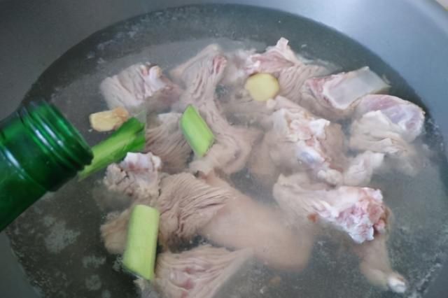 炖肉时，直接下锅是大错，牢记关键3步，软烂鲜香，不腥气不油腻