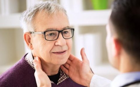 双侧颈部淋巴结肿大是怎么回事(颈部淋巴结1.3厘米)