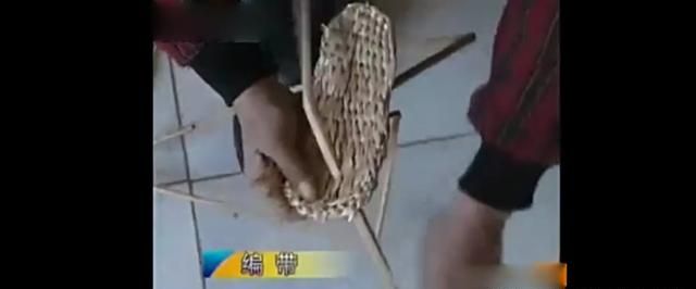 蒲草编织拖鞋的方法图9
