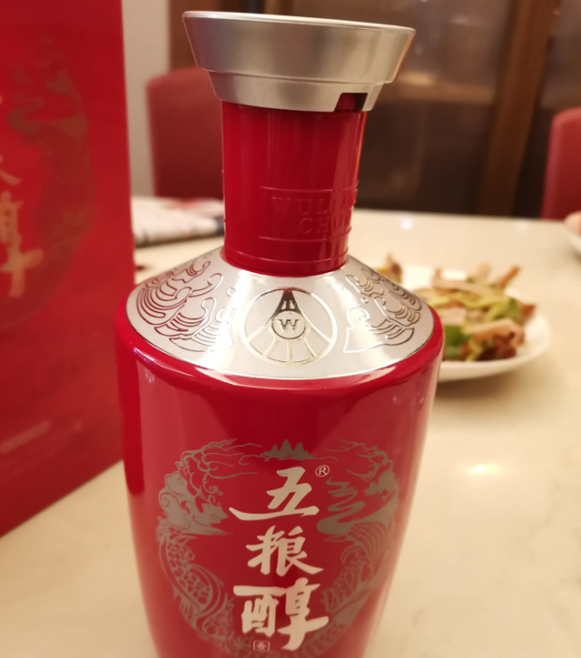 中国宴席上的6款白酒“常青树”，喜宴、寿宴、升学宴，逢宴必喝