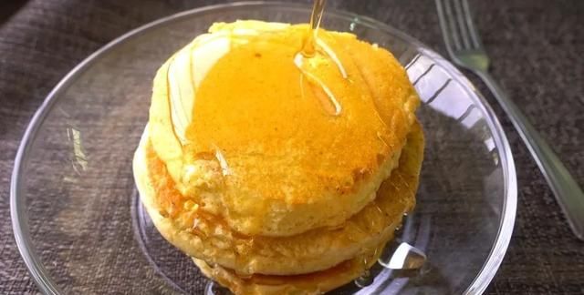 鸡蛋和面粉这样做，像蛋糕一样蓬松香甜，不需要烤箱，做法简单