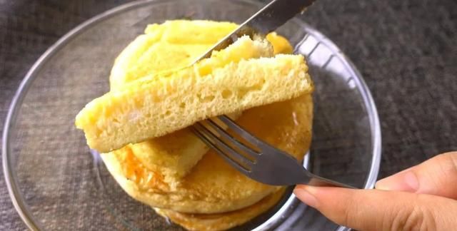 鸡蛋和面粉这样做，像蛋糕一样蓬松香甜，不需要烤箱，做法简单