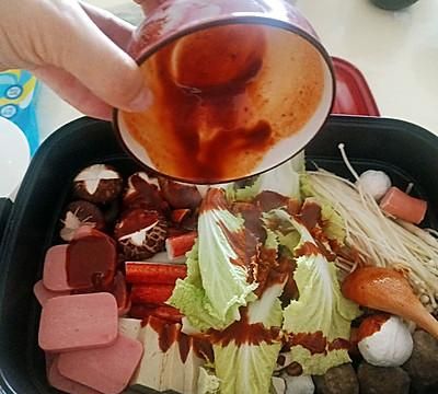 #暖冬酱在手，嗨吃部队锅#懒人料理韩式部队锅