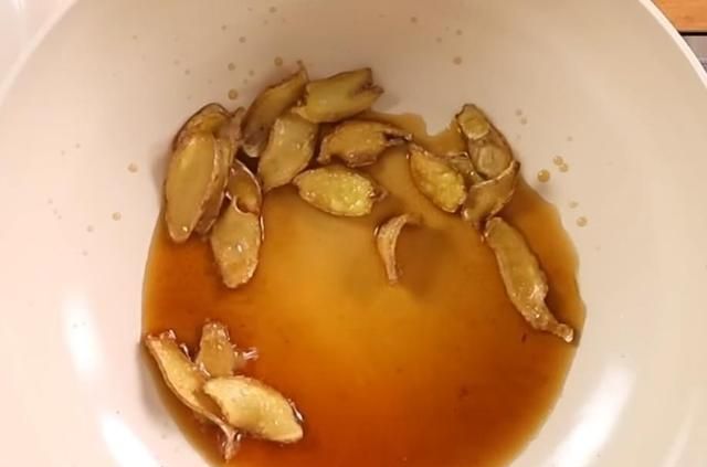寒冬里的一碗『麻油鸡汤』，只要一个小秘诀，让麻油鸡不苦又香浓