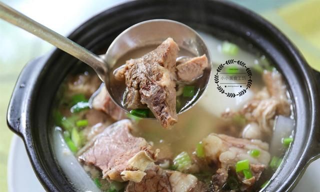 腊月二六炖羊肉，用料有讲究，只需2样，肉鲜嫩汤香浓，滋补营养