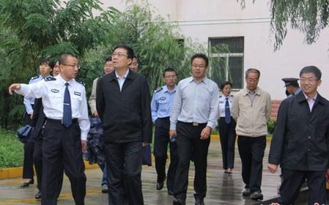 用责任和担当诠释初心和使命(用责任和担当筑起生命线)