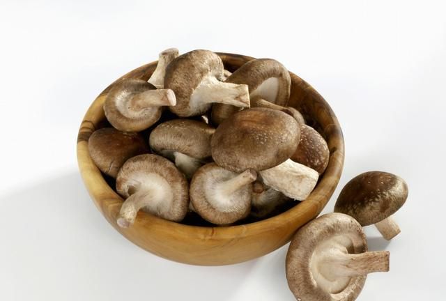 吃蘑菇有什么好处？这4种蘑菇有着不同的功效，你爱吃吗