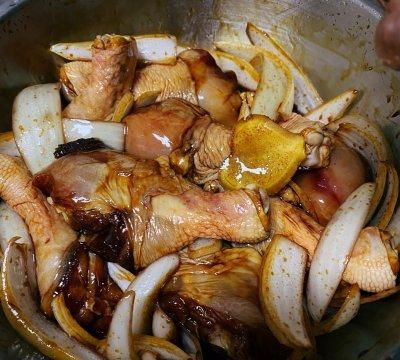 色香味俱全，米饭配电高压锅版三杯鸡，下饭绝杀