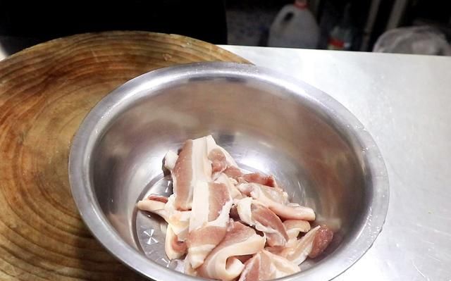 粉蒸肉怎样做软糯入味，厨师长分享诀窍，出锅鲜香松软不油腻