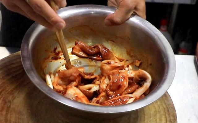 粉蒸肉怎样做软糯入味，厨师长分享诀窍，出锅鲜香松软不油腻