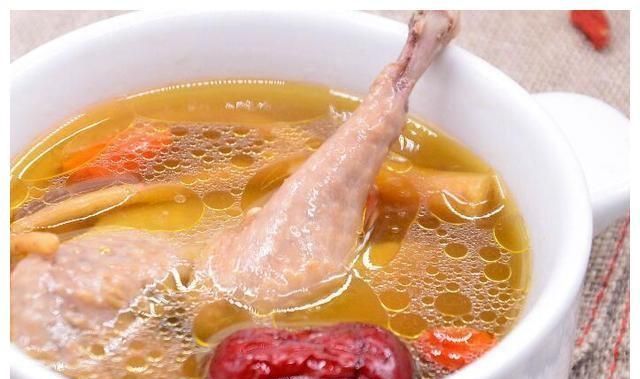炖鸽子汤的正确做法，汤鲜柔嫩，营养不流失