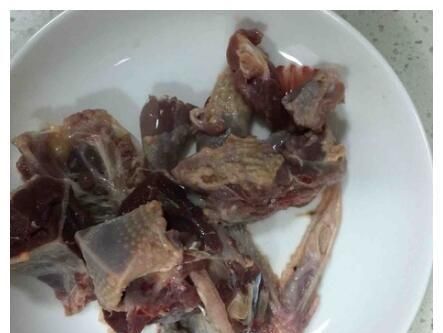 炖鸽子汤的正确做法，汤鲜柔嫩，营养不流失