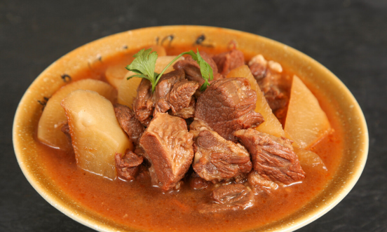 煮牛肉时，讲究“3放2不放”，香料用对了，牛肉入味无膻味