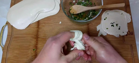 烩面片这样做，不发面不和面，做出香脆葱油饼，大人小孩抢着吃
