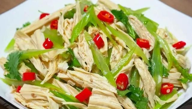 夏天减肥，多吃这6种“刮油”食物，低卡饱腹又解馋，瘦出好身材