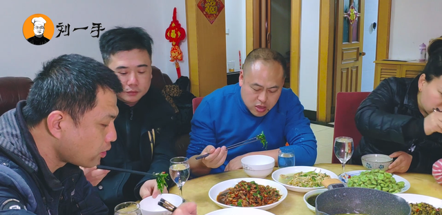 螺蛳肉学会这样炒，人称黄金搭档，男人应该多吃点