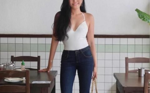 穿哪种泳衣比较显腿长,保守大方泳衣三件套长袖外穿