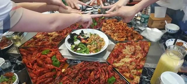 虾兵蟹将也能独当一面，就是要把你吃掉